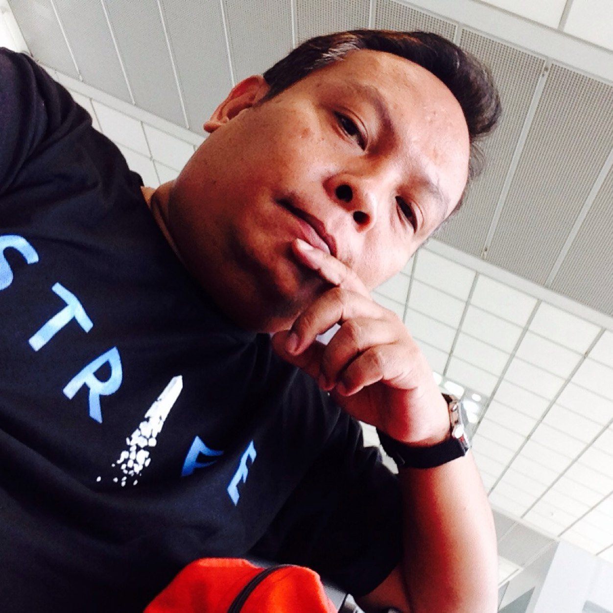 THE DAILY TRIBUNE (iN/OuT) ......Newspaper, internet JOURNALIST who dabbles in technology, entertainment, food and travel stories in the Philippines.