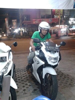 akan ada masa dimana semua kan terbalik yang dekat kan menjauh dan bisa jadi yanh jauh kan mendekat :D sooo jngan terlalu menggenggam ;)
