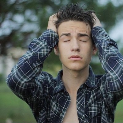 FOLLOW @NICOTINEJACOB OR I UNFOLLOW IM SORRY THOTASS