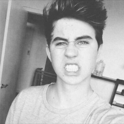 Go follow @daIIasavenue bc she gave you this free follow. ❤️ She follows back!