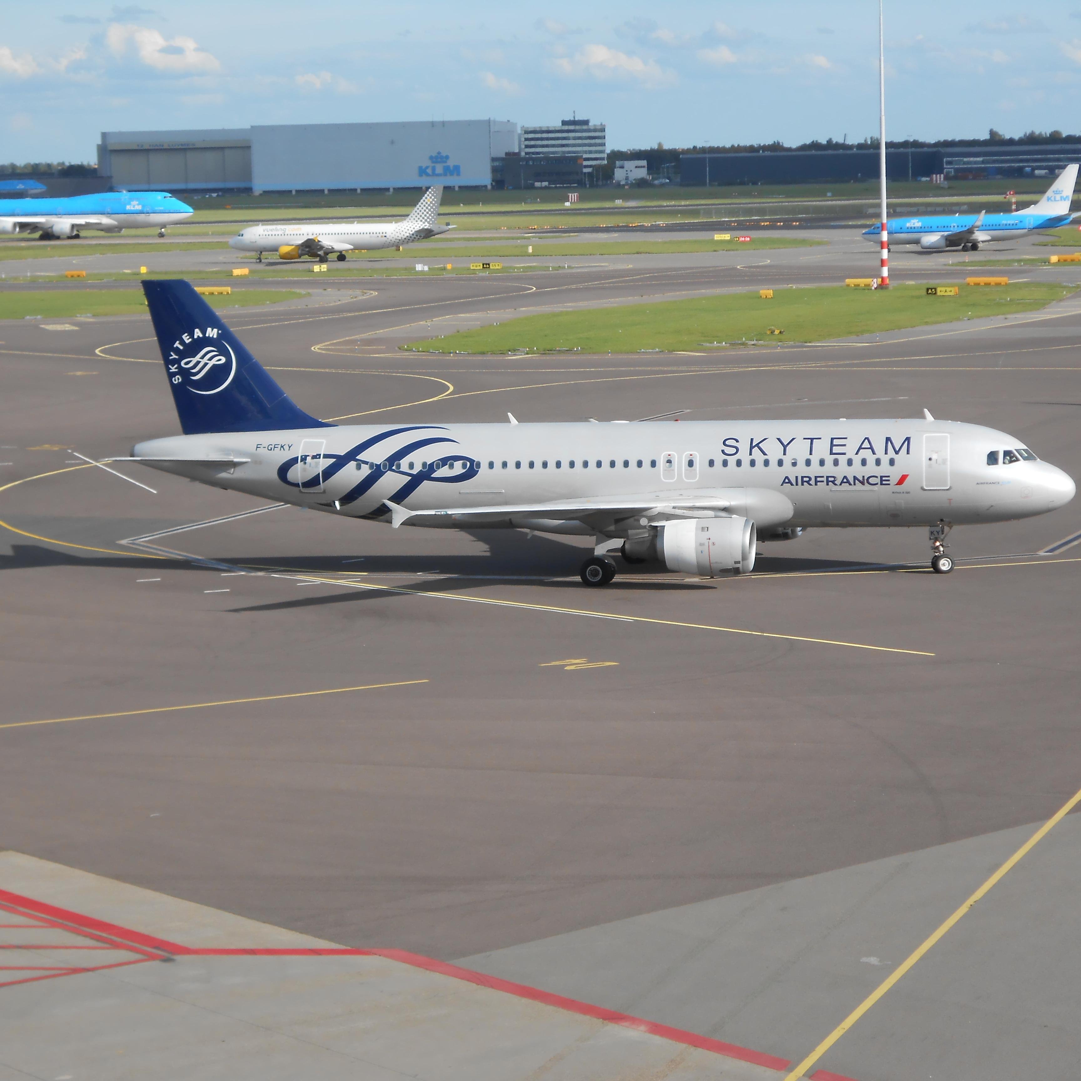 muziekliefhebber  vliegtuigspotter  luchthaven Schiphol  Amsterdam