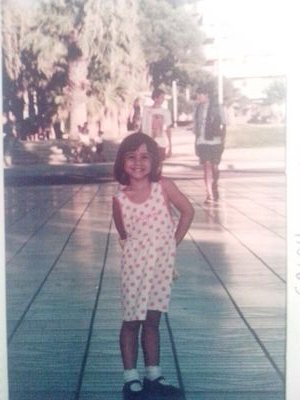 Bailarina. Sonriente y vergonzosa. Confiada, confidente y pensadora distraída de cosas sin sentido. Biología Sanitaria-UAH