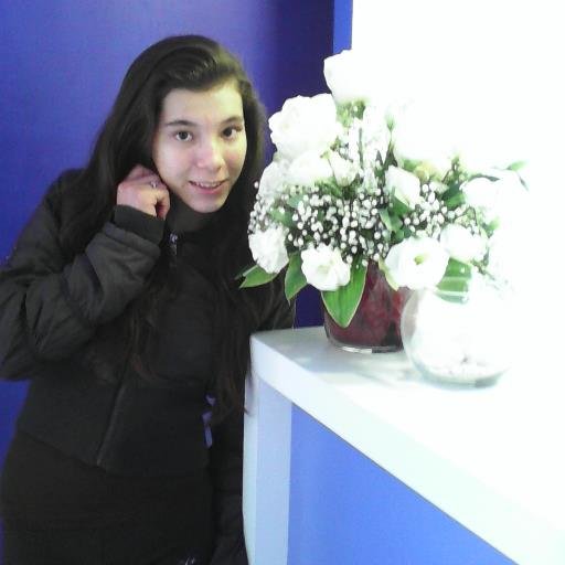 Amo lo q es mi vida y  a si sigo  con amor y con fortaleza sigo adelante .....   amar y quere no es pecado lo mejor es lo q te puede pasar =)