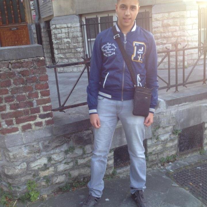 BisMoks's profile picture. Bruxelles, 16 ans gros SMG joueur sur Call Of Duty pour l'instant 1LAN et Directeur évenementiel cher Omikron eSport  .