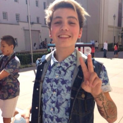 ayocaylen's profile picture. why be a jc girl when i can light myself on fire & feel the same way