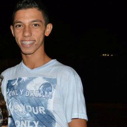 Sorria sempre, principalmente diante aqueles que desejam suas lágrimas.
★ O U S A D I A ★ & ★ A L E G R I A ★