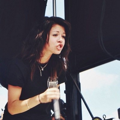 AmeliaJamesUL's profile picture. If Kurt Cobain saw you wearing a nirvana shirt without being able to name one song, he'd die all over again.