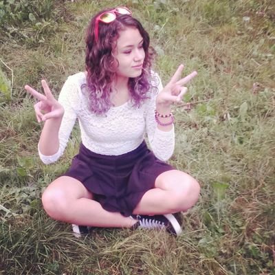 fuiste el error que no me deja dormir por las noches; eres la causa de mis ojeras.