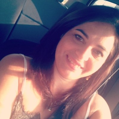 Muito feliz...Uma mulher de Fé, apaixonada pela vida, pela família e pelo meu Boi Garantido.