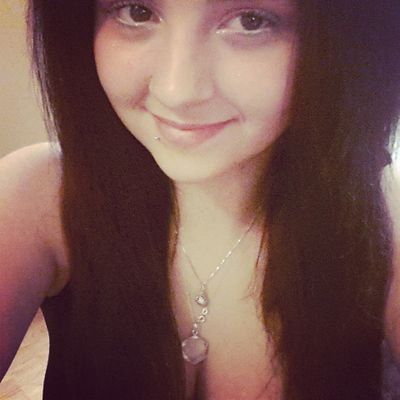 I am a 20 year old and love music . I love to sing and take photos and I have a beautiful dog called Scully and shes the best ♡♡