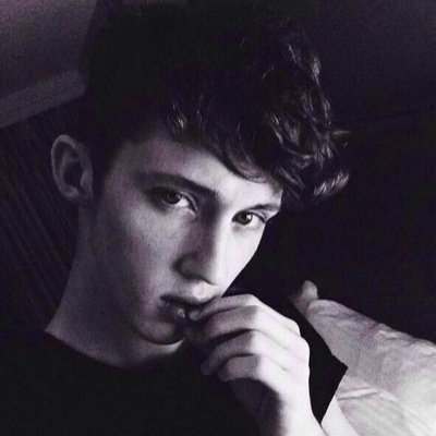 Free follow from @hartbigtroyler so follow @hartbigtroyler plz ily bye