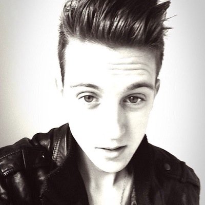 Adelaide R&B/Pop, Singer/Songwritter. Please follow !