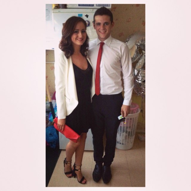 Instagram: BobbieWells