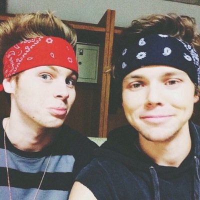 Please follow @GIGGLYJAI ! RT the first 6 tweets for a dm to 5/5 of the janoskians and calum!:)