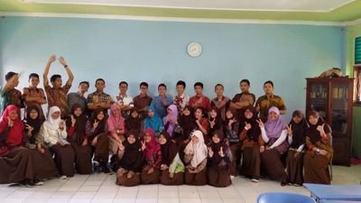 Percampuran cowo-cowo dan cewe-cewe yang rumpi dan comel wkwk. # SMAVO20NE#XII IPA 2