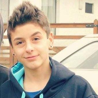 Hola, soy agustin manuel f. Me gusta mucho el pop sobre todo Justin Bieber, 1D, Demi, etccc. Seguime y te sigo, Amo el basquet y a delfi mas.