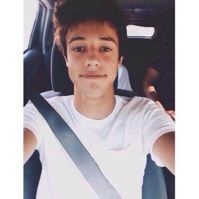 @smileforcameron is dming people to sammy when he does his following spree https://t.co/7frtjvBtSV
