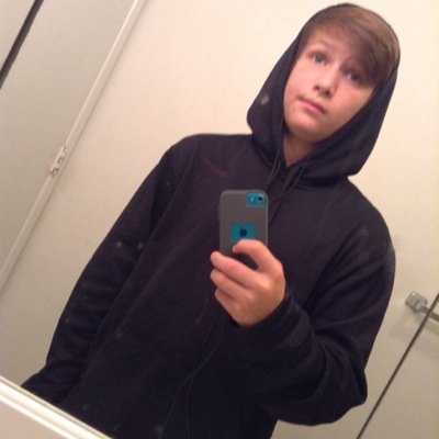 i trickshot on bo2 and play basketball my goal is 600 followers