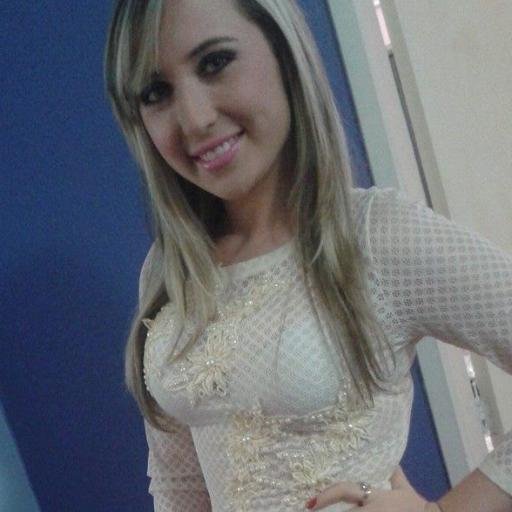 Gaúcha, 18 anos, estudante de Direito e colorada!