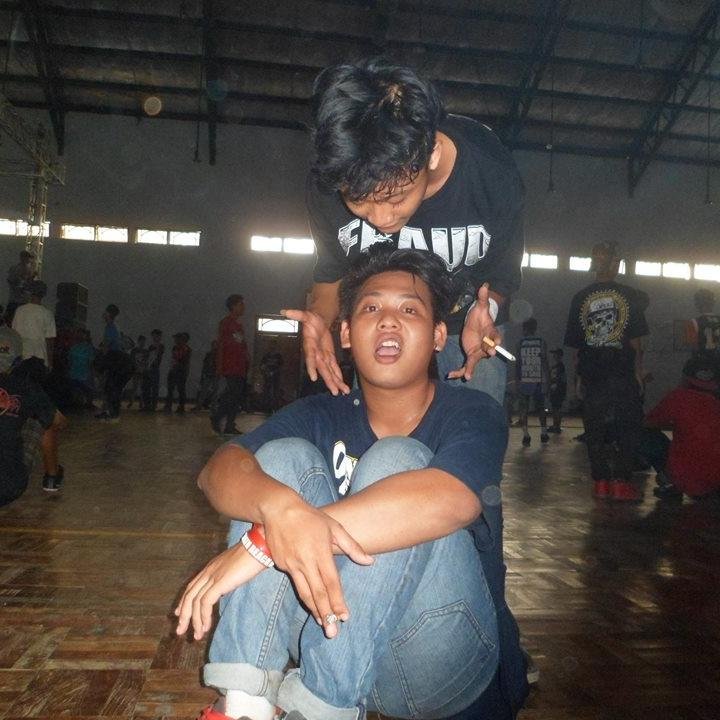Ijek sengit karo wong wes kokui bae..dan mari berteman kanggo wongwong seng rak munafik bae..jawa tulen