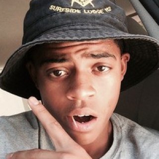 kik: ayoo_devin_rhayhd IG:@juicyd_boy