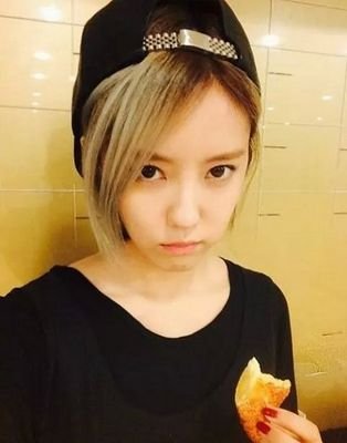 I'm Queen's and I love T-ara :3 My bias is Jiyeon, Hyomin ^^ and I'm Minyeon Shipper :*