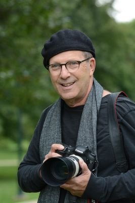 I am a professional photographer in the St. Louis, Missouri. I specialize in real estate/architectural, headshots, events, fine art and location portraiture.