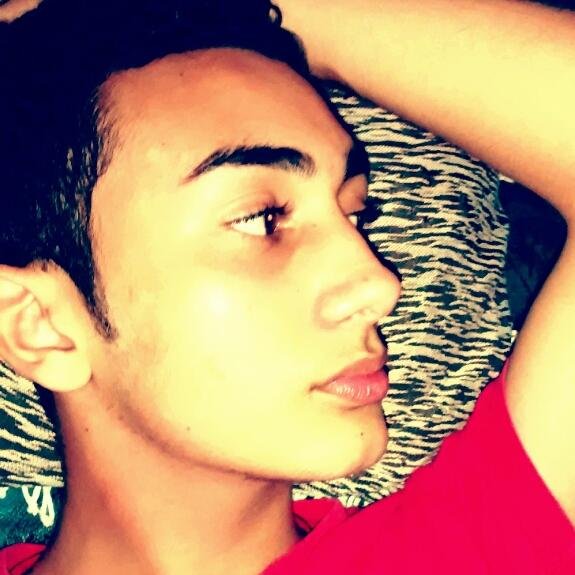 sou Rafael muniz..,sou abençoado por jesus  tudo que tenho na minha vida é graças a ele e aminha família ....facebook rafynha bernadii