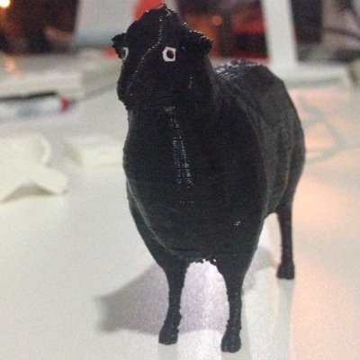Olá, eu sou a impressora 3D do Studio Tre!