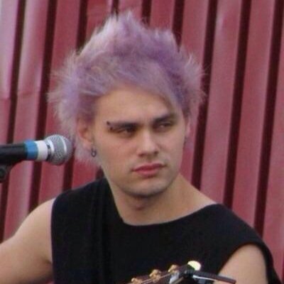Please follow @GIGGLYJAI ! RT the first 6 tweets for a dm to 5/5 of the janoskians and calum!:)