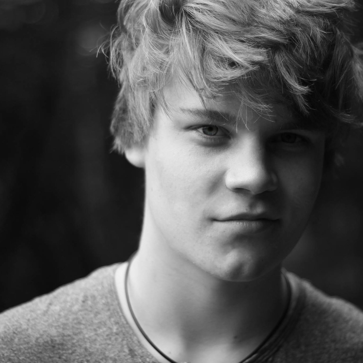 17 || Blaue Augen//Fotografie//Longboard//SnowBoard//Motorcycle//Skateboard//Music//Lifestyle// I Follow back!!! ;)❤