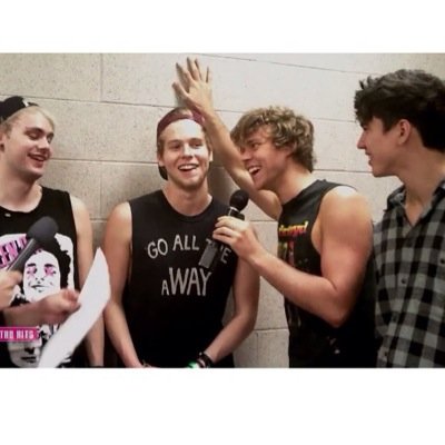HI HELLO GREETINGS! Heres a free follow! Follow @harrysnipples25 & @5secsofgoodsex bc why not:) love u and so does your fave xx