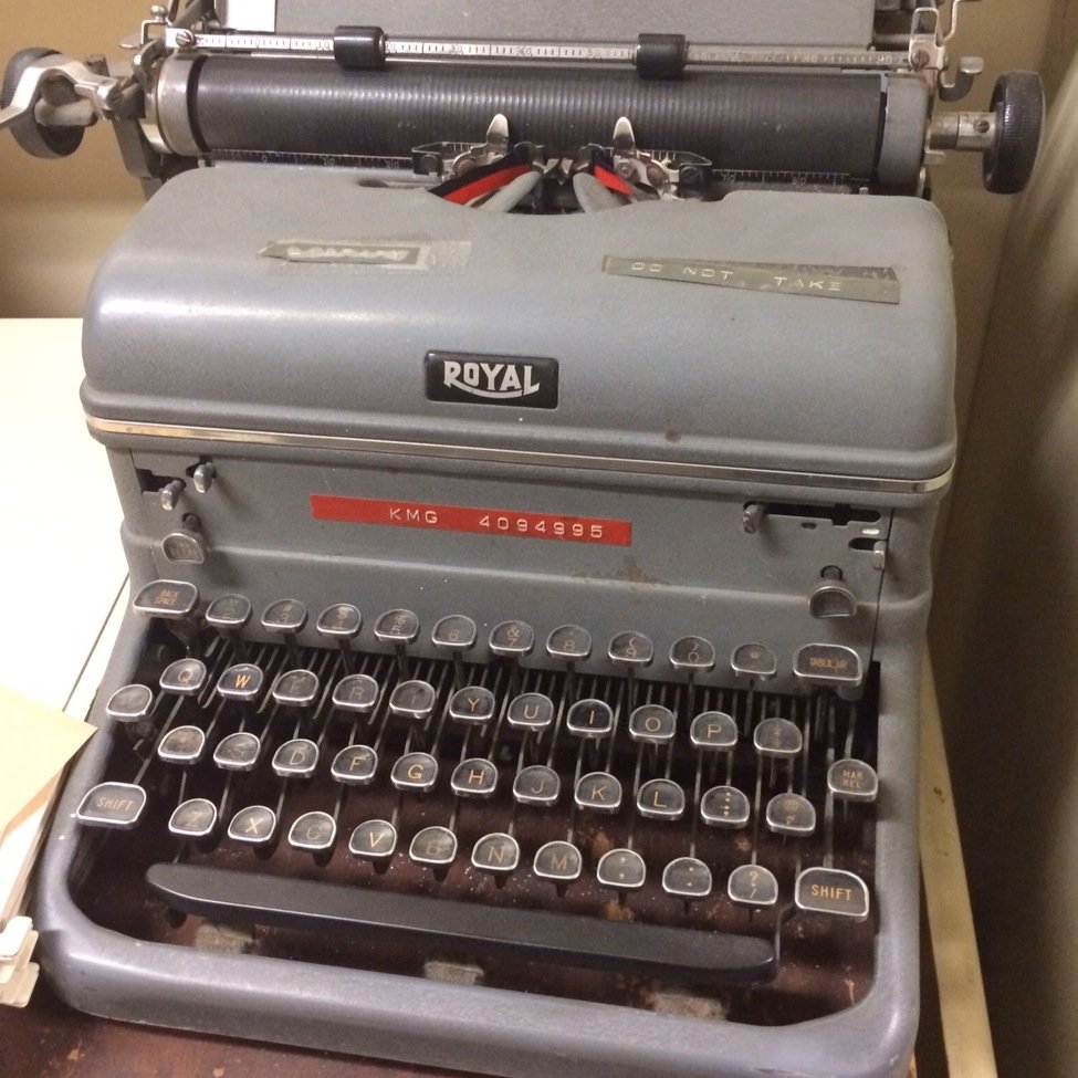 I'm a 1949 newsroom typewriter, trying to make it in a digital world. Found by @PeterHartlaub in the San Francisco Chronicle photo archive. #RIPHerbCaen.