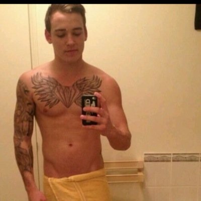 Hey I'm Charlie Piercings and tatoos❤️❤️ Weed and getting high❤️