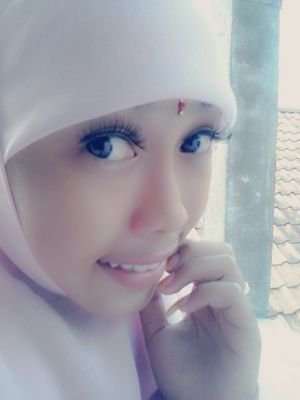 Lebih bAIK diAm dg Rasa SayaNG 
Dari Pada terSAkiti Oleh HArapAN
