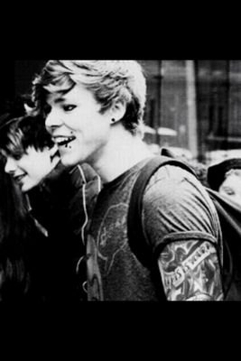 blacklightxcth's profile picture. 