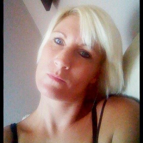 Mummzy of 3 adorable children...I'm a typical girlie loves shopping and pampering sessions!