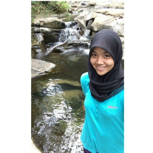 Orang bisa berkata apapun tentang saya. Tapi siapa saya sebenarnya, hanya saya yg tahu, & hanya saya yg menentukan || faculty of law UII 2011 || ♥mom