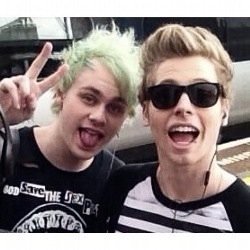 free follow from @sovanos bc she loves you so you should follow her :)
