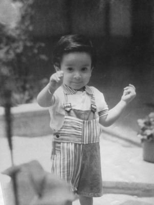 UrieelCoria's profile picture. ..Y sí, vedrán días mejores sanarás de prisa y la felicidad te ha de alcanzar en cualquier sitio,
pero días como los nuestros, ¿cuándo?..