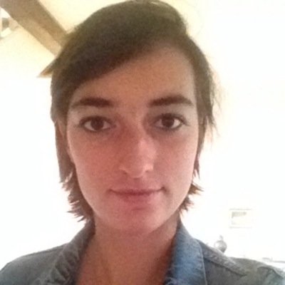 Margot , 18 ans , en L1 de droit #basket-ball #TeamJeanJean
P.