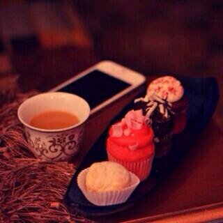 ب جانبك فقط ، أشعر ب أني أمتلك كل شيء  .