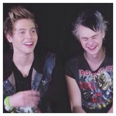 Free follow from @sovanos bc she loves you so you should follow her