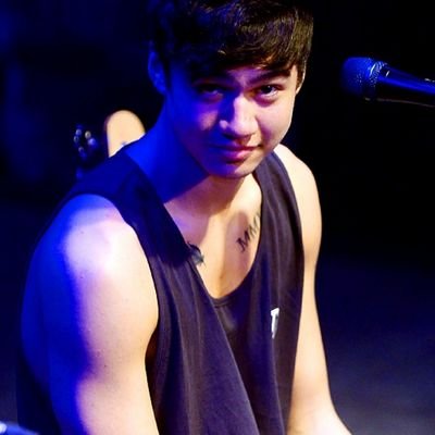 I really fangirl about a thing or two --- 5 Seconds of Summer --- I fell in love with the bassist aka @Calum5SOS ❤