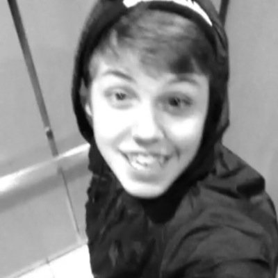 follow @jacobssexyside and tweet her for a shoutout