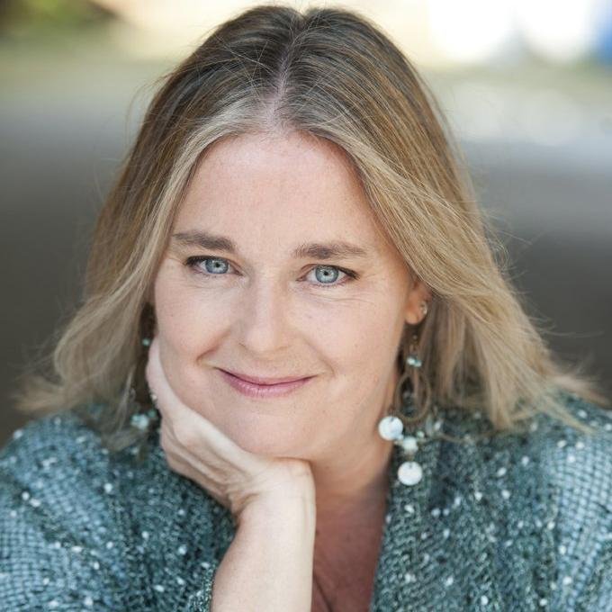 I am Kathryn Hudson, Bronx chick in Paris, Irish-american, (and newly-French) author and speaker, playing, healing and teaching with heart, Angels and Spirit!