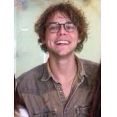 i hope one of tweets makes you smile // free follow from @xpunklashtonx