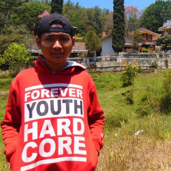Inilah aku apaadanya, mempunyai kelebihan dn beriburibu kekurangan, tak sempurna dan tak juga lebih sempurna .
BEGINILAH GUE  (y)