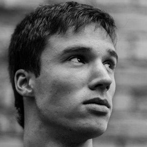 Я никогда не стою, если имею возможность сидеть, и никогда не сижу, если имею возможность лежать