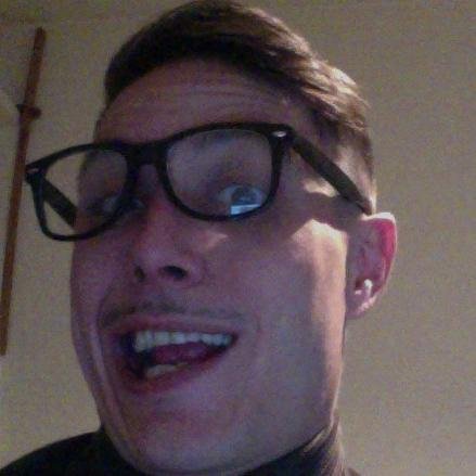 ElSanToMuerTo's profile picture. Vividor hasta que me muera, enamorado de la música, de mi hija, y de cualquier chorrada atemporal y/o superficial por ejemplo: mujeres.